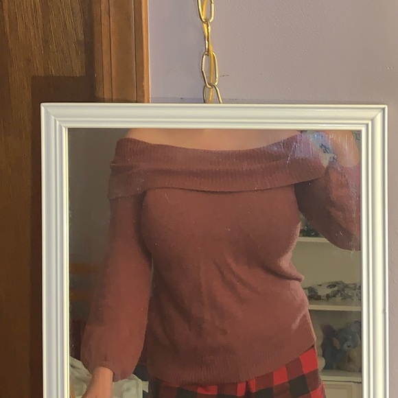 Red off the shoulder AE Top - Picture 2 of 3